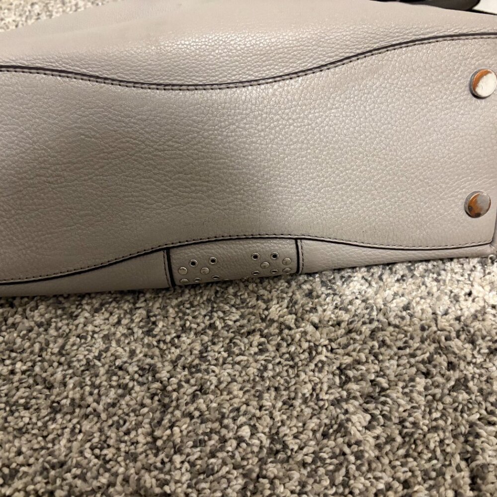 🪢2/$100🪢 MICHAEL KORS Satchel Bag, metal stud embellishment - Picture 4 of 11